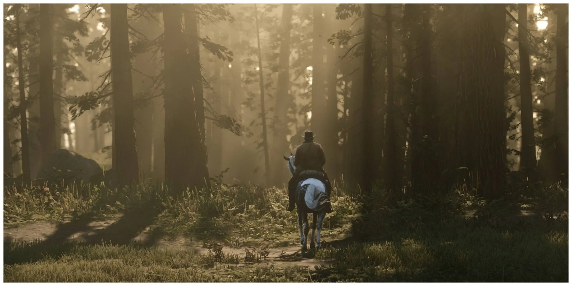 شخصیت اصلی Red dead redemption 2 سوار بر اسب در حال سفر در جنگل
