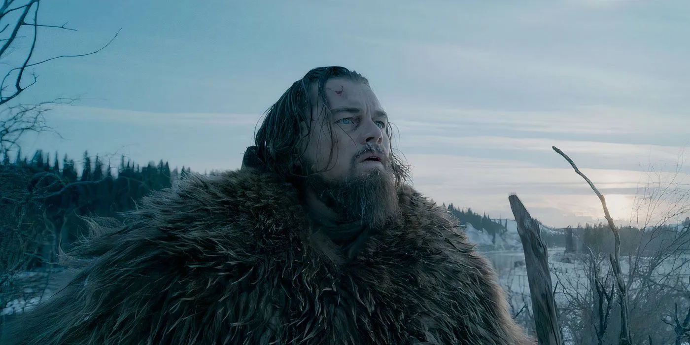 لئوناردو دی کاپریو در نقش هیو گلس وقتی بوفالو را در حال دویدن در نزدیکی خود در حالی که در The Revenant تلاش می کند زنده بماند، حیرت زده شد.