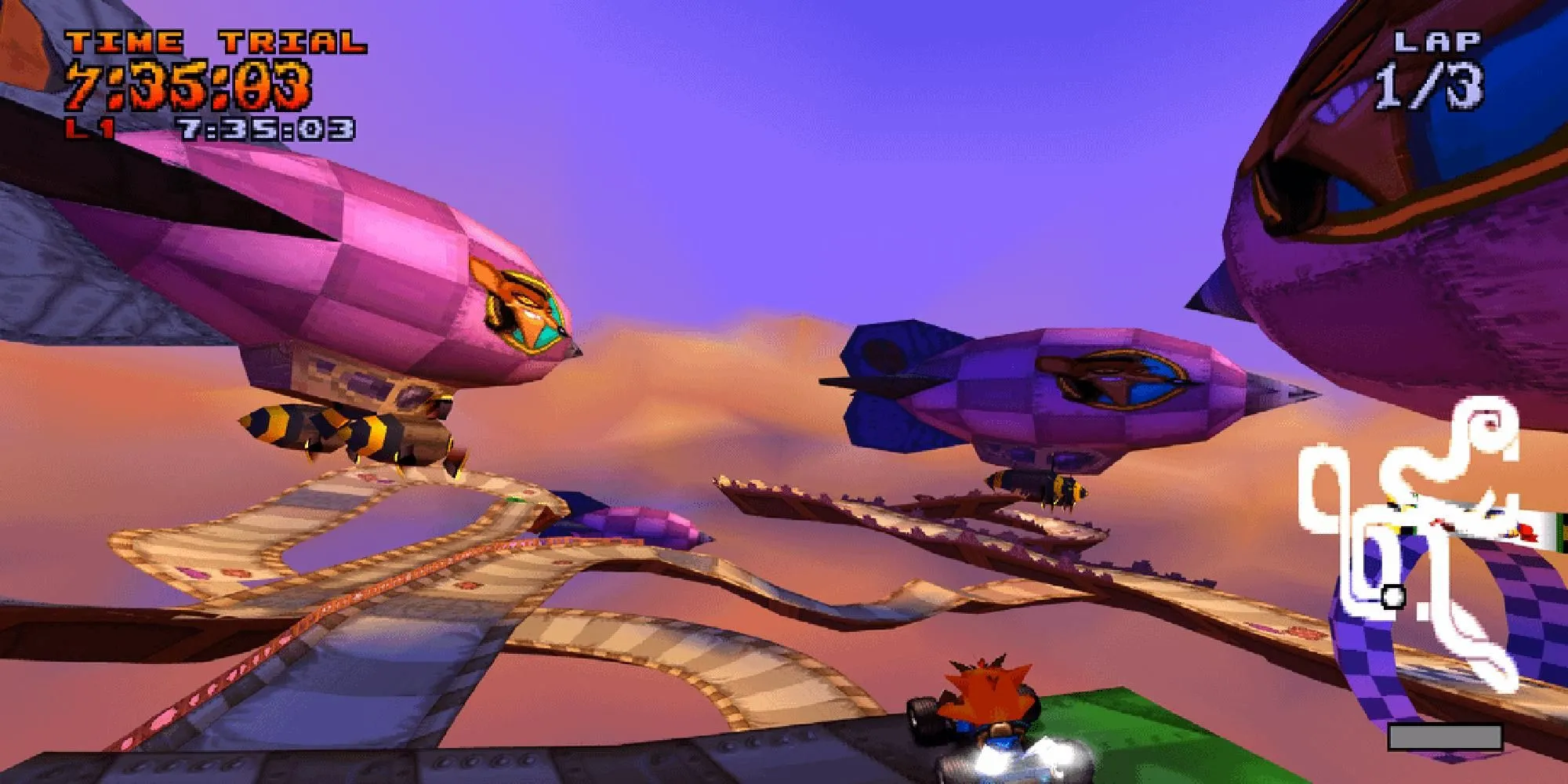 نقشه ای در آسمان با کشتی های هوایی شناور در Crash Team Racing
