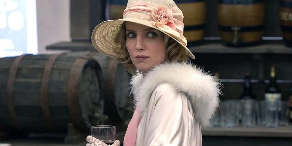 Grace در خیابان های بیرمنگام در Peaky Blinders با پولی ملاقات می کند