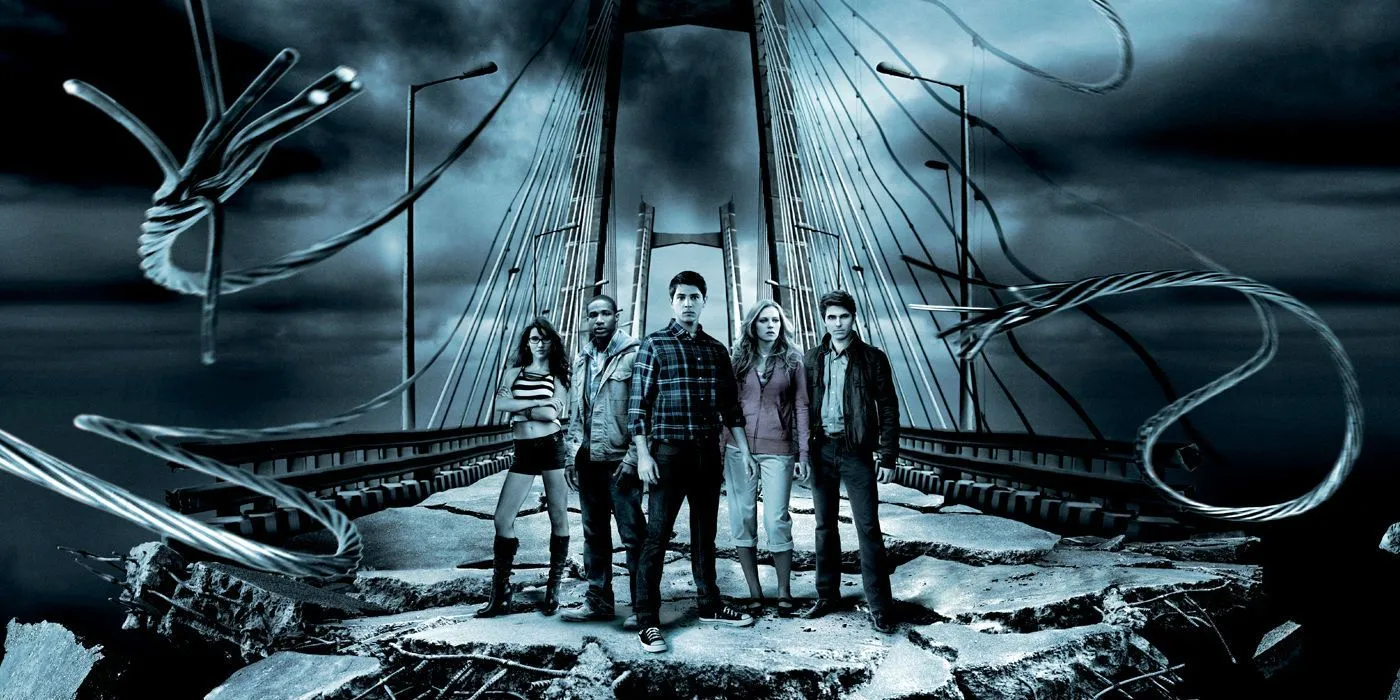 تیم بازیگری Final Destination 5 بر روی یک پل فروپاشیده